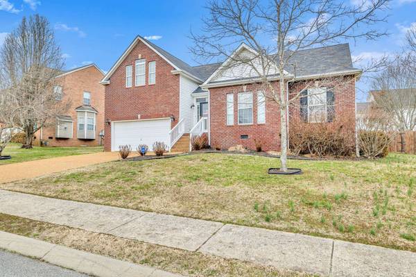 1030 Oakhall Dr, Mount Juliet, TN 37122
