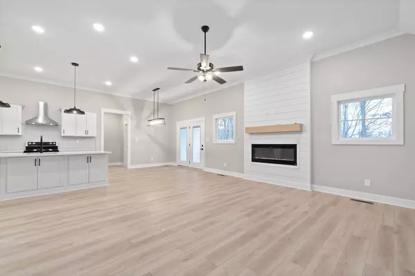 208 Sherlock Dr, Clarksville, TN 37043