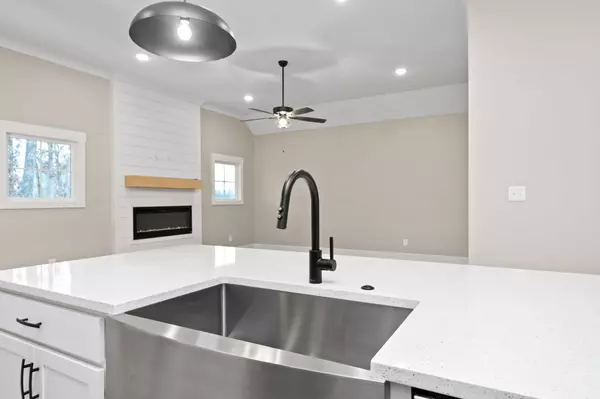 208 Sherlock Dr, Clarksville, TN 37043