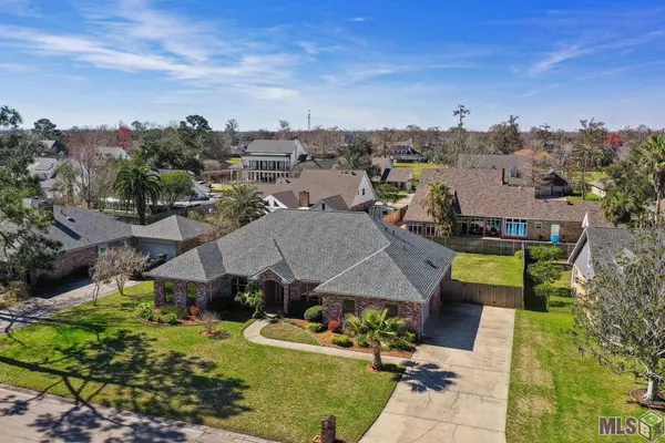 25 E WOODLAWN DR, Destrehan, LA 70047