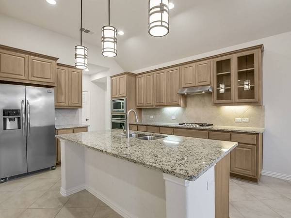 5121 Texas Bluebell DR, Spicewood, TX 78669