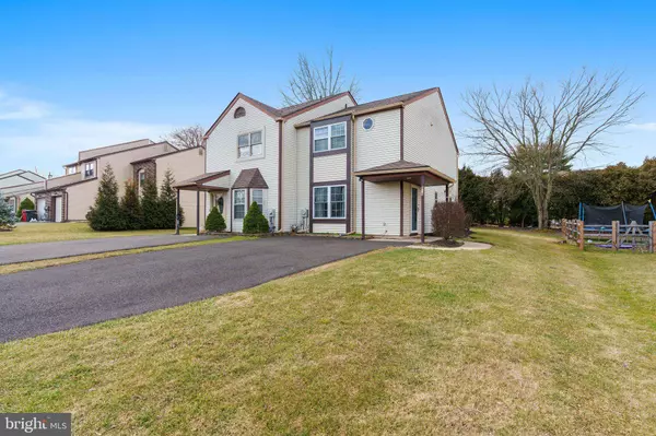 694 WHITTIER DR, Warminster, PA 18974