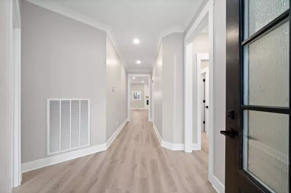 208 Sherlock Dr, Clarksville, TN 37043