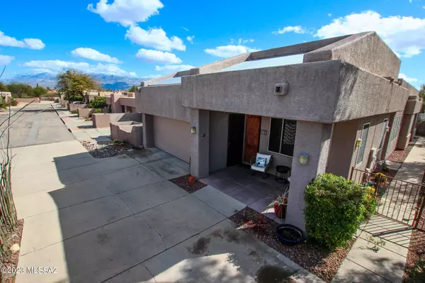 116 S Shadow Creek Place, Tucson, AZ 85748