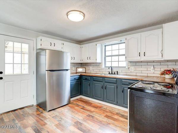 364 Tunnel LN, Greeneville, TN 37745