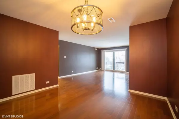 4198 Cove LN #E, Glenview, IL 60025