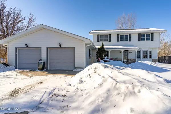 1642 8TH Street SE, East Grand Forks, MN 56721