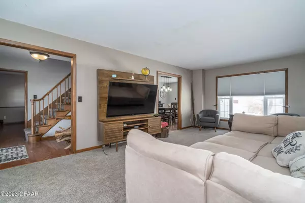 1642 8TH Street SE, East Grand Forks, MN 56721