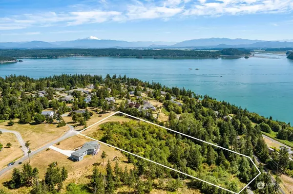 4504 Dugualla View DR, Oak Harbor, WA 98277