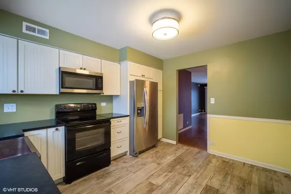 4198 Cove LN #E, Glenview, IL 60025