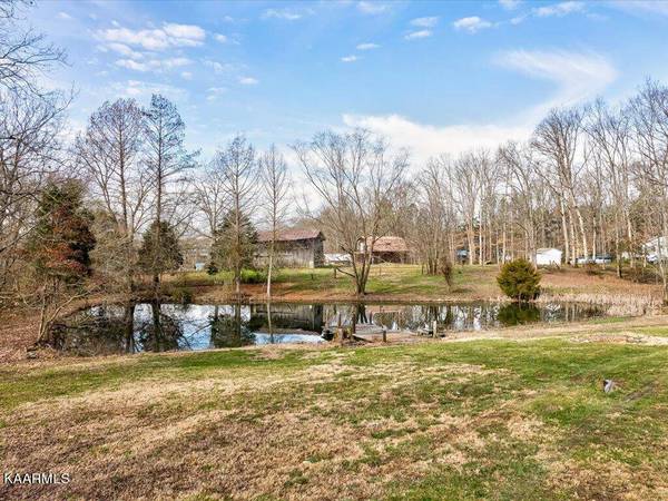 364 Tunnel LN, Greeneville, TN 37745