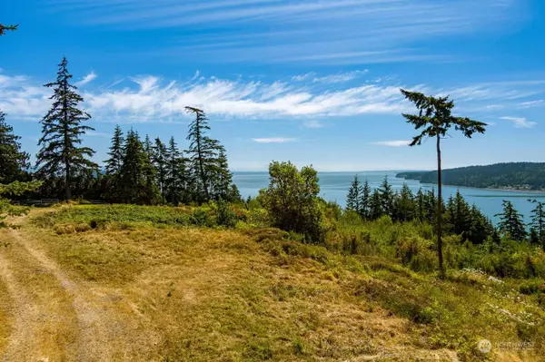 4504 Dugualla View DR, Oak Harbor, WA 98277