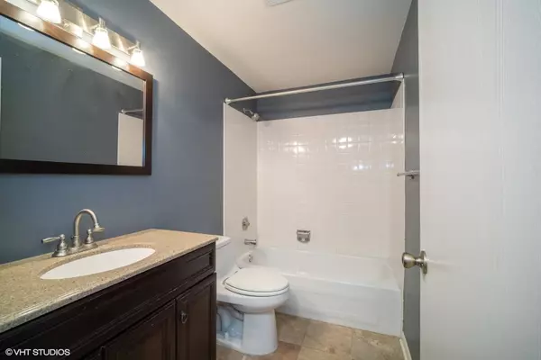 4198 Cove LN #E, Glenview, IL 60025