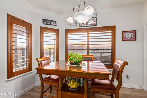 1015 N TOMAHAWK Road, Apache Junction, AZ 85119