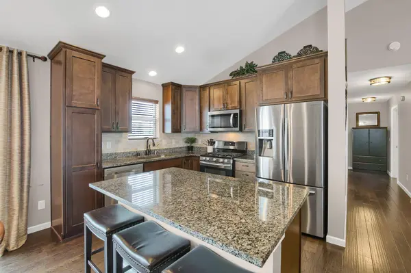 914 Prestwick DR, Belle Plaine, MN 56011