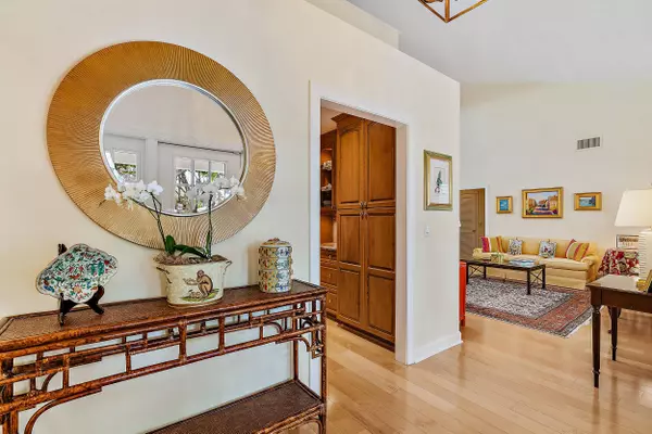 18289 SE Heritage DR, Tequesta, FL 33469