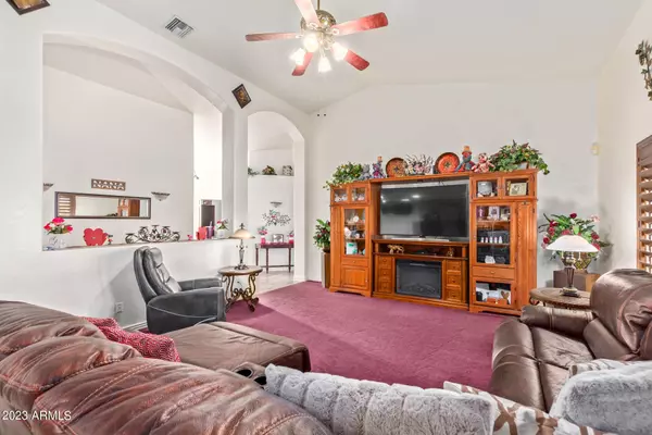 1015 N TOMAHAWK Road, Apache Junction, AZ 85119