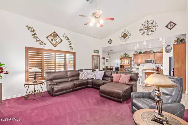 1015 N TOMAHAWK Road, Apache Junction, AZ 85119