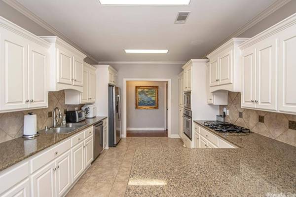 105 Windy Valley Lane, Maumelle, AR 72113