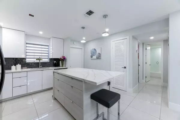 3351 85th AVE 218, Coral Springs, FL 33065