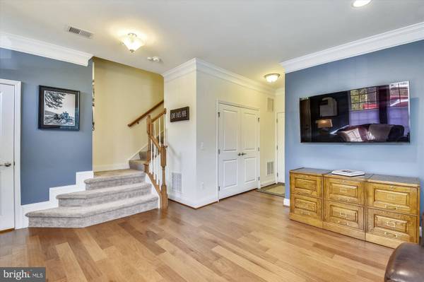 402 HAUPT SQ SE, Leesburg, VA 20175