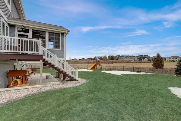 1211 Water Wheel Dr, Waunakee, WI 53597