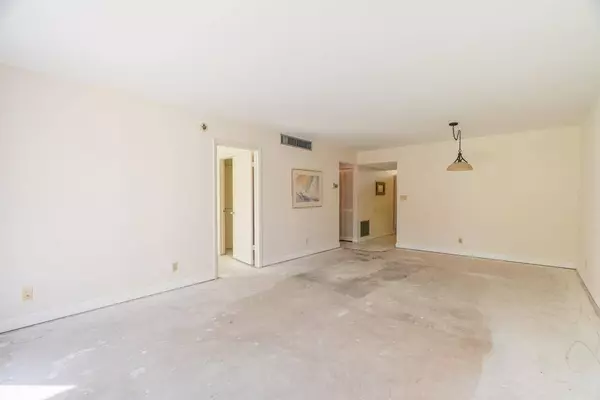 3050 Presidential Way WAY 105, West Palm Beach, FL 33401