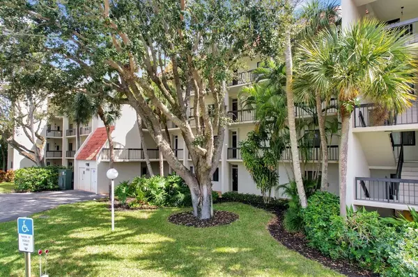 3050 Presidential Way WAY 105, West Palm Beach, FL 33401