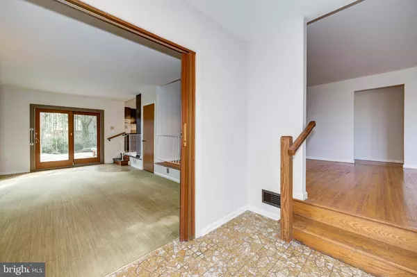 406 SARATOGA DR, Cherry Hill, NJ 08002