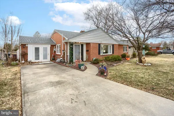 40 CENTER DR, Camp Hill, PA 17011