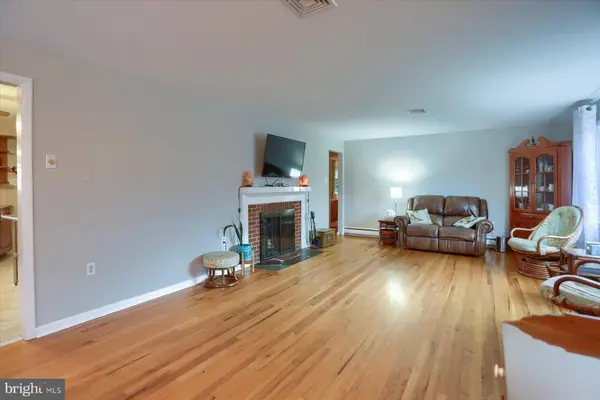 40 CENTER DR, Camp Hill, PA 17011