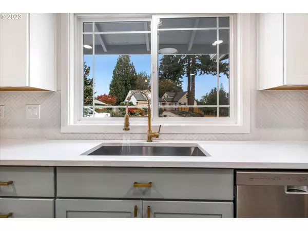 5924 SE DEWEY CT, Milwaukie, OR 97222