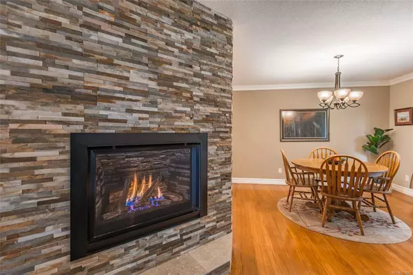 820 Barclay Cres, Parksville, BC V9P 1Z3