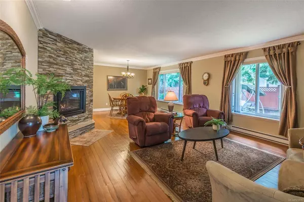 820 Barclay Cres, Parksville, BC V9P 1Z3