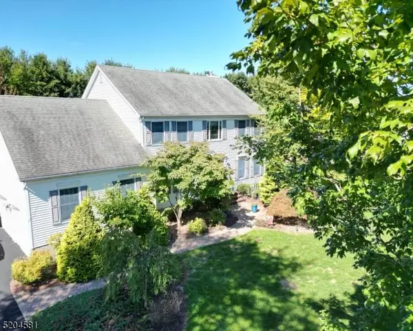 16 Stout Dr, Hillsborough Twp., NJ 08844
