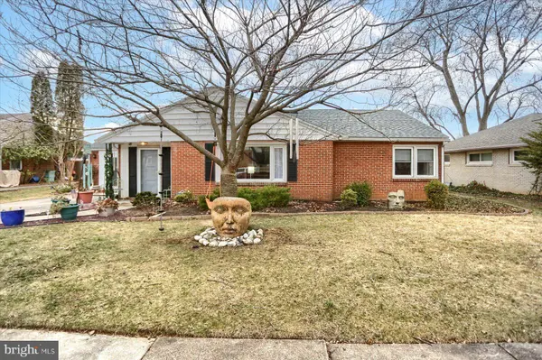 40 CENTER DR, Camp Hill, PA 17011