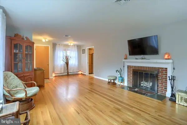 40 CENTER DR, Camp Hill, PA 17011