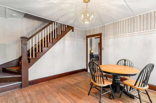 21 Madison St, Amesbury, MA 01913