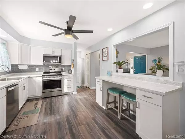 5060 HILLCREST Court, Trenton, MI 48183