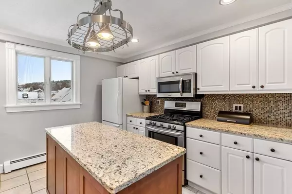 23 Pearl St #B, Amesbury, MA 01913