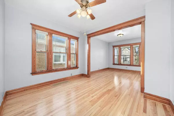 3625 N New England Avenue, Chicago, IL 60634