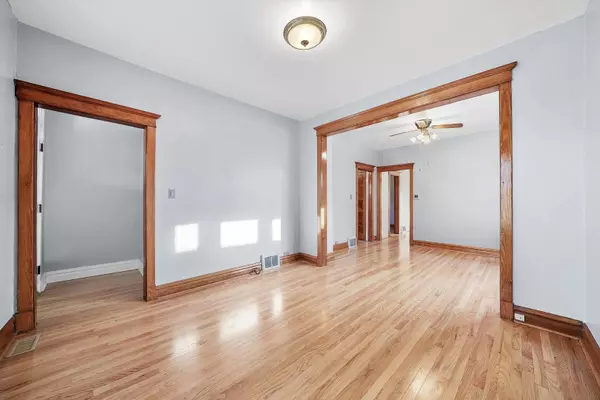 3625 N New England Avenue, Chicago, IL 60634