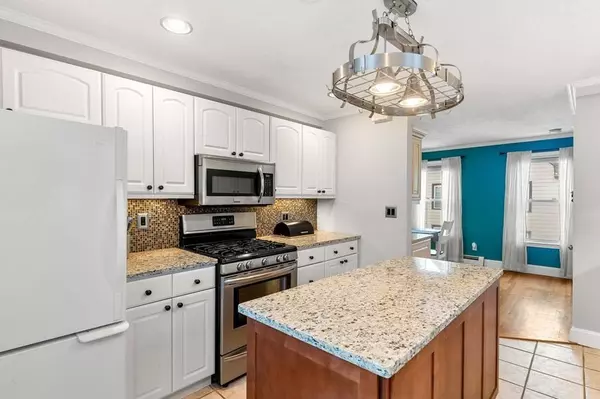 23 Pearl St #B, Amesbury, MA 01913