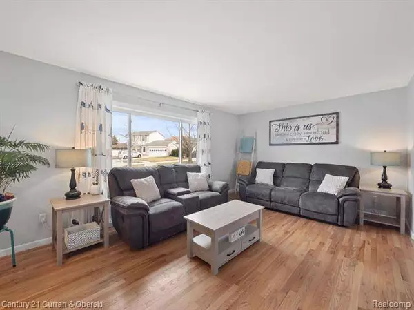 5060 HILLCREST Court, Trenton, MI 48183