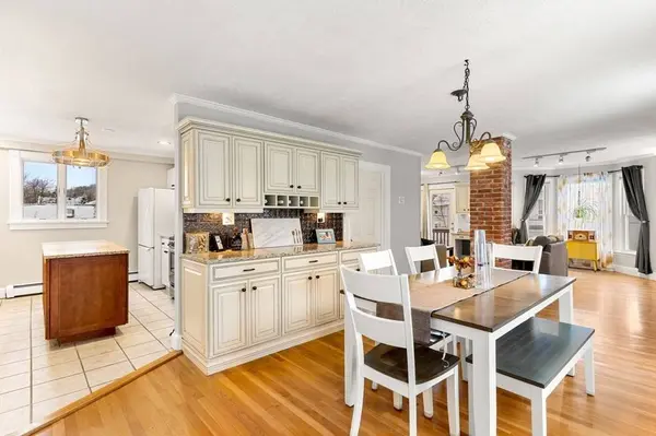 23 Pearl St #B, Amesbury, MA 01913