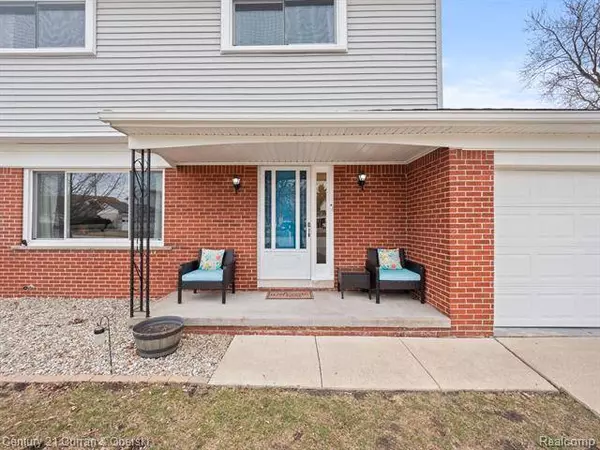 5060 HILLCREST Court, Trenton, MI 48183