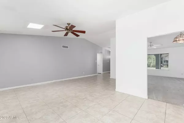 805 W WESCOTT Drive, Phoenix, AZ 85027