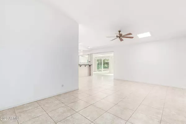 805 W WESCOTT Drive, Phoenix, AZ 85027