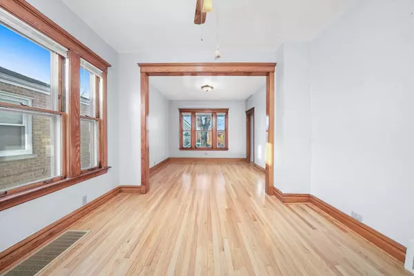 3625 N New England Avenue, Chicago, IL 60634