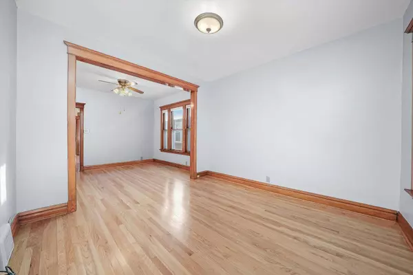 3625 N New England Avenue, Chicago, IL 60634